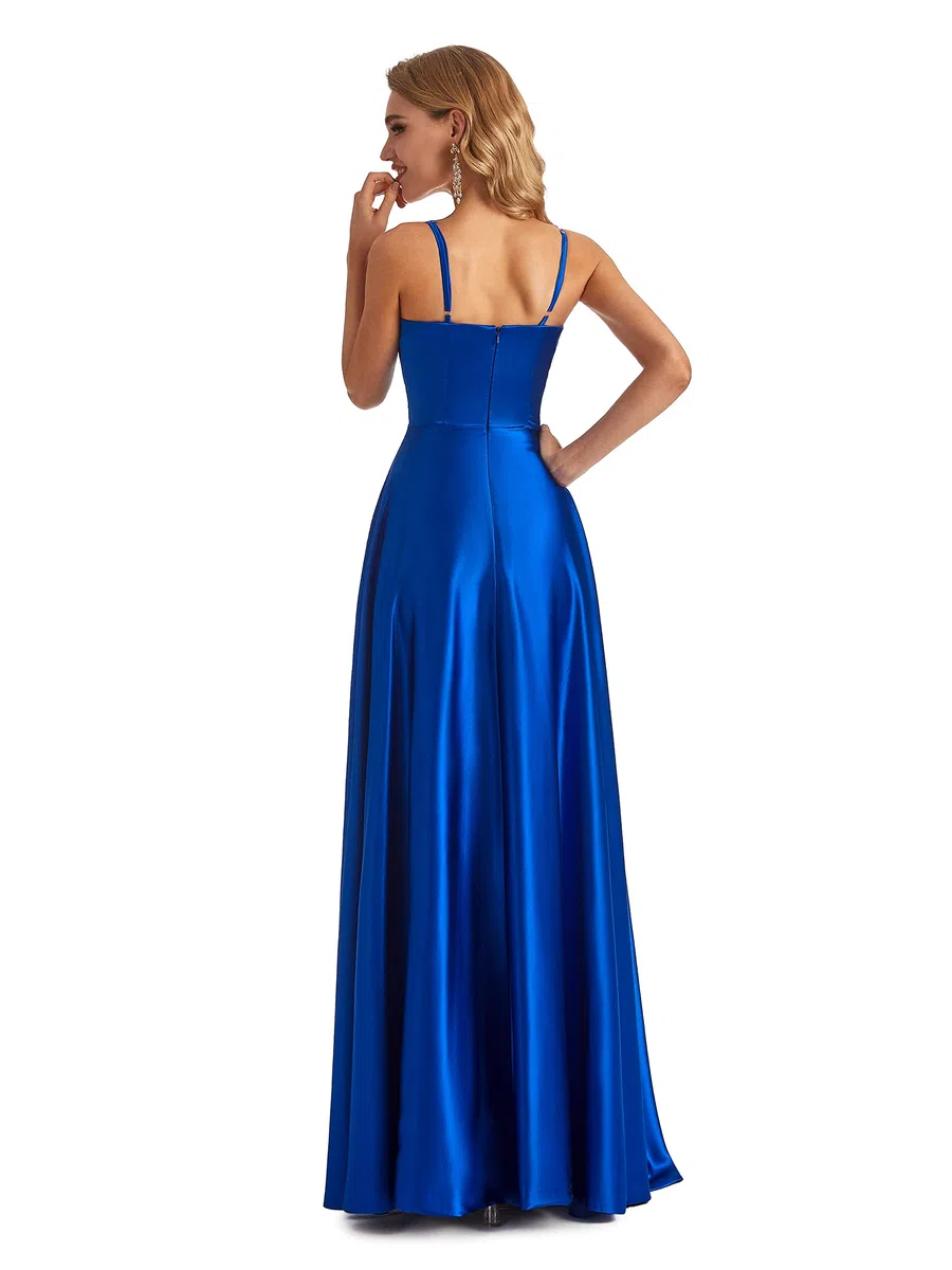 Vestido de fiesta de satén con tirantes delgados