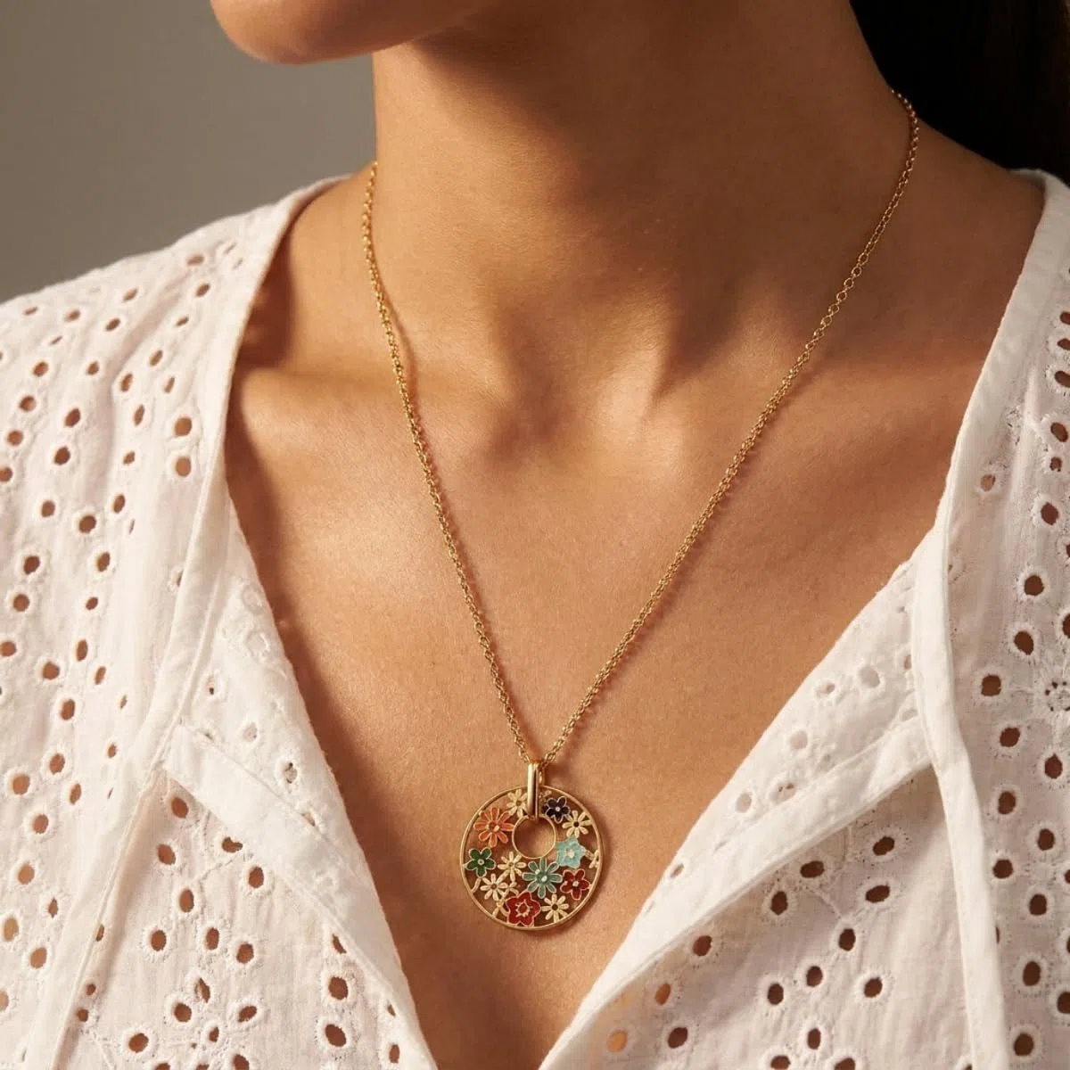 Viceroy Colgante Kiss para Mujer de Acero Inoxidable con Baño en Tono Dorado - Diseño Multicolor - Joya Femenina Ideal para Regalo Día de la Madre