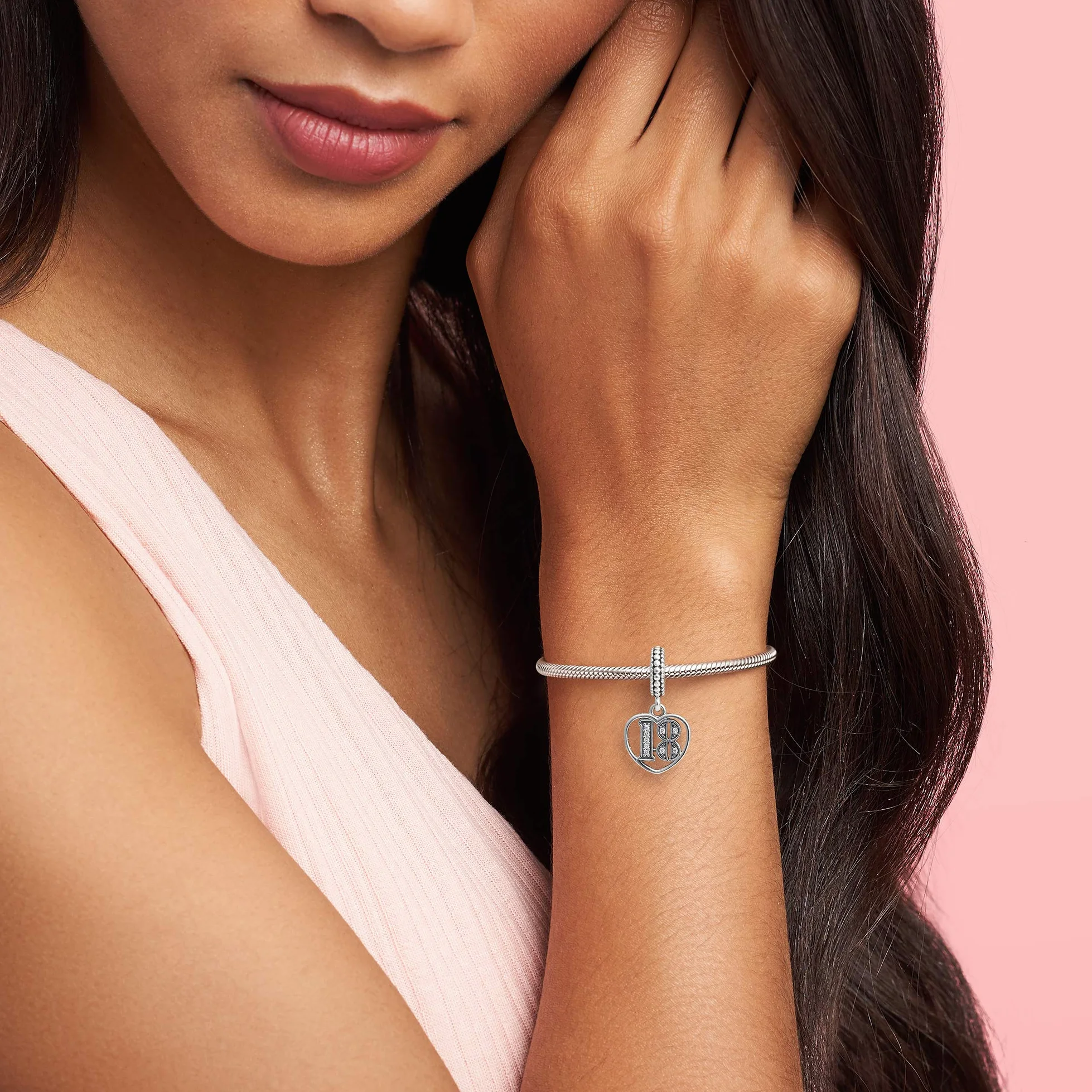 Pandora Jewelry - Abalorio de circonita cúbica de 18 años de amor en plata de ley
