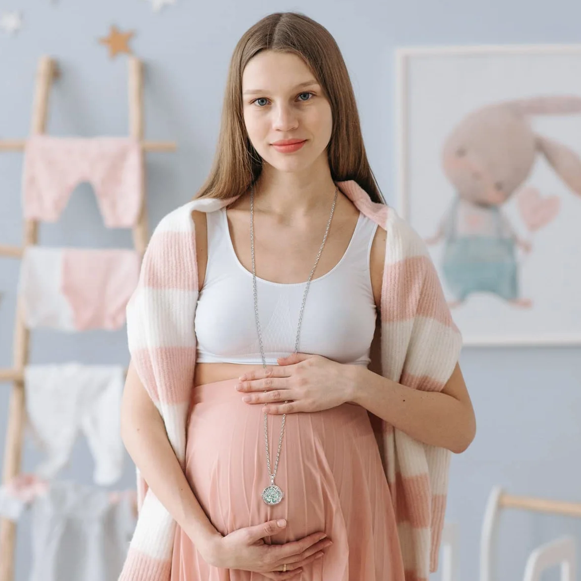 AEONSLOVE Llamadores de Angeles Embarazadas con Dulce Melodía Collar Colgante Árbol de la Vida para Futuras Madres Regalo Original para Mujer Embarazada, 2 Cadenas
