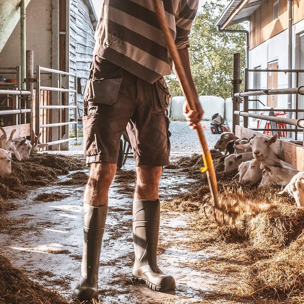 Bekina Bota de Trabajo Robusta para Mujeres y Hombres sin Puntera de Acero de Seguridad, para Uso agrícola, Garantiza una excelente adherencia, protección de Aislamiento -30 Grados, Verde, EU 46