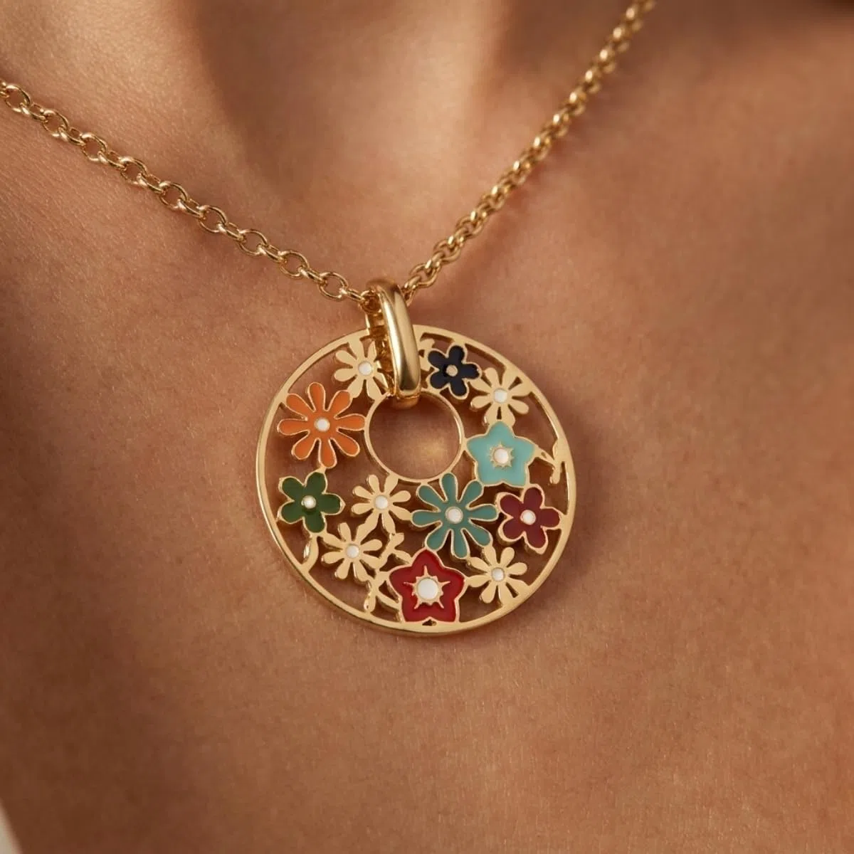 Viceroy Colgante Kiss para Mujer de Acero Inoxidable con Baño en Tono Dorado - Diseño Multicolor - Joya Femenina Ideal para Regalo Día de la Madre